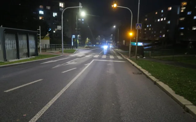 Policie hledá řidiče, jenž na přechodu v Jablonci srazil dívku. Mluvil s ní, pak odjel