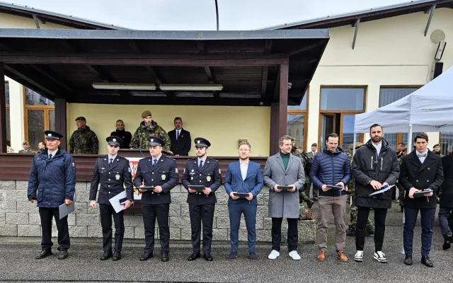 Záchrana života nebo služba pacientům. Hejtman vyznamenal zdravotníky, hasiče i civilisty