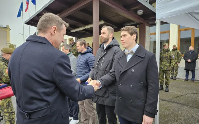 Záchrana života nebo služba pacientům. Hejtman vyznamenal zdravotníky, hasiče i civilisty