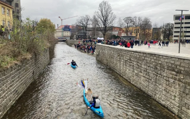 Přístup k Nise, park, kiosek, sochy i dětská zóna. Liberecký kraj otevřel náplavku