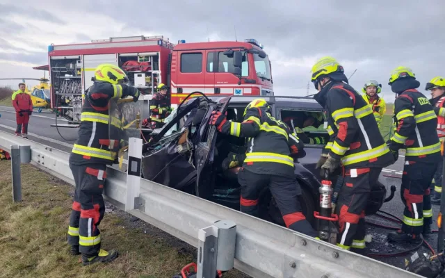 Tragická nehoda u Hrádku. Střet auta s nákladním vozem nepřežil řidič