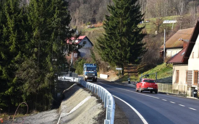 Obnova silnice u Benešova u Semil je hotová. Šlo o jeden z největších silničních projektů kraje