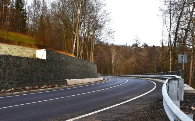 Obnova silnice u Benešova u Semil je hotová. Šlo o jeden z největších silničních projektů kraje