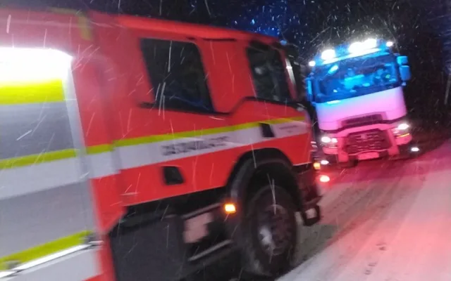 Hasiči na Českolipsku mají od rána napilno. Kvůli sněhu zasahovali u nehod v Dobranově či v Dubé