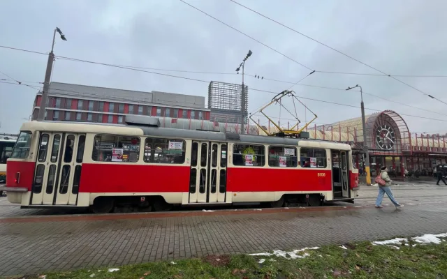 Dopravní podnik znovu vypravil osvětovou tramvaj. Upozorňuje na HIV a další infekce