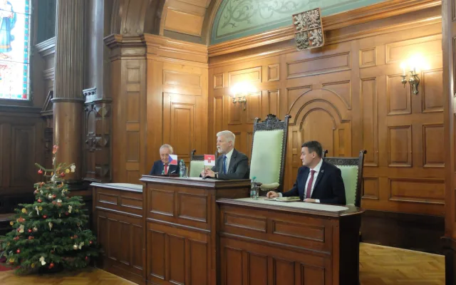 Prezident v Liberci. Zaujala ho nanovlákna, na radnici mluvil o pomoci Ukrajině