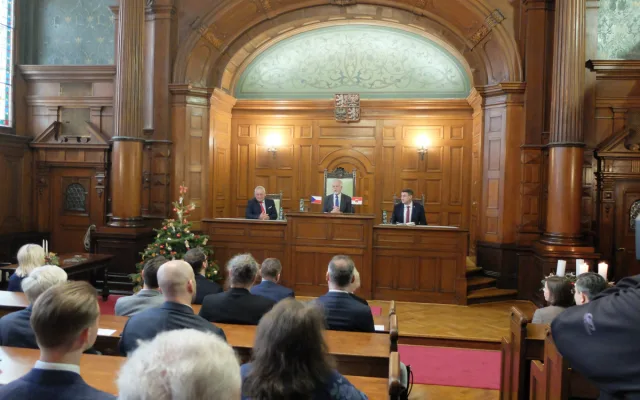 Prezident v Liberci. Zaujala ho nanovlákna, na radnici mluvil o pomoci Ukrajině