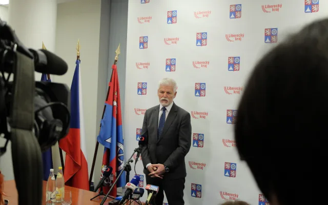 Prezident v Liberci. Zaujala ho nanovlákna, na radnici mluvil o pomoci Ukrajině