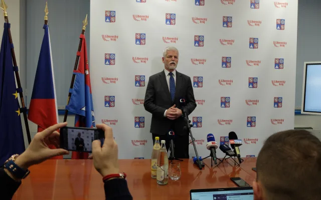 Prezident v Liberci. Zaujala ho nanovlákna, na radnici mluvil o pomoci Ukrajině