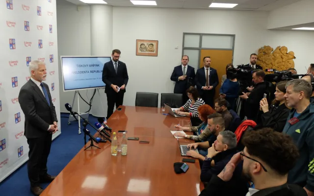 Prezident v Liberci. Zaujala ho nanovlákna, na radnici mluvil o pomoci Ukrajině