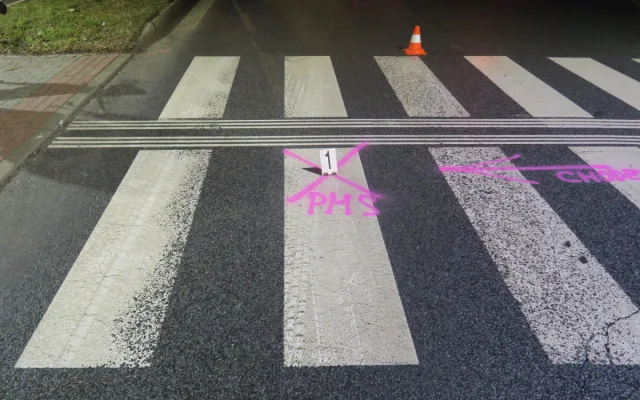 Řidička na přechodu v Jablonci přehlédla chodkyni, těžce ji zranila