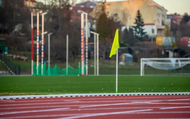Česká Lípa dokončila opravu stadionu za 48,6 milionu, dostupný je zatím jen ovál