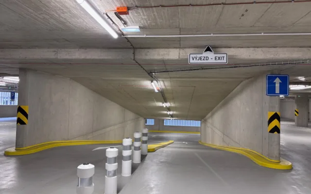 Parkovací dům liberecké nemocnice je v provozu. V šesti podlažích nabízí 338 míst