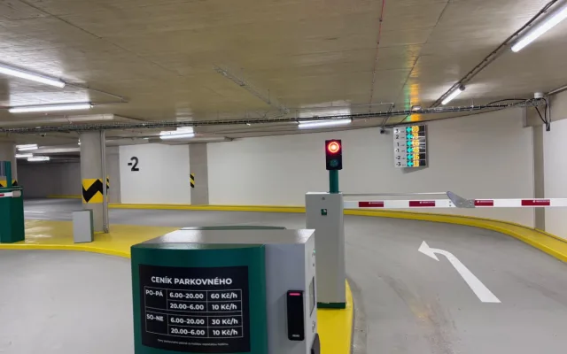 Parkovací dům liberecké nemocnice je v provozu. V šesti podlažích nabízí 338 míst