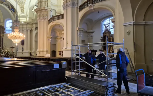 Chrámový křišťálový lustr z Hejnic se po více než sto letech dočká generální obnovy