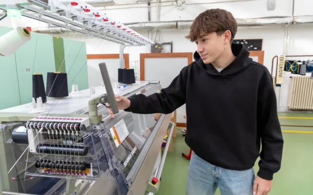 Výuka se proměnila v reálný produkt. Studenti průmyslovky se podíleli na vzniku kolekce