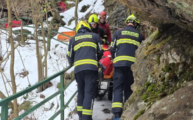 Žena se zranila na zledovatělé Riegrově stezce, záchranu komplikoval těžký terén