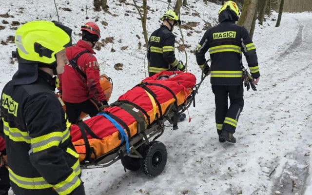 Žena se zranila na zledovatělé Riegrově stezce, záchranu komplikoval těžký terén