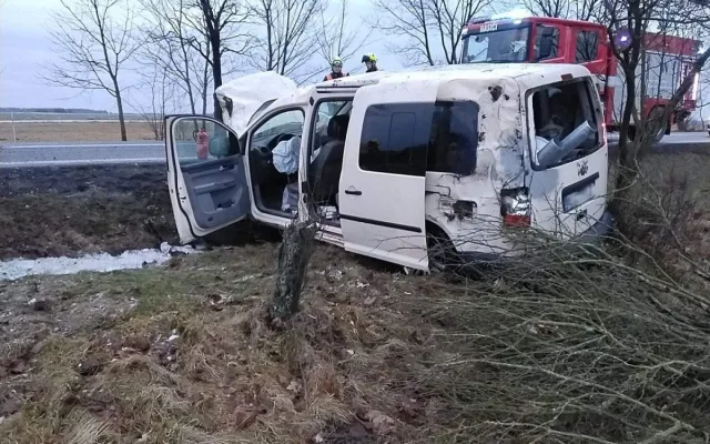 Hrozivě vyhlížející nehoda u Bezdězu se obešla bez zranění. Pomoc přivolal chytrý telefon