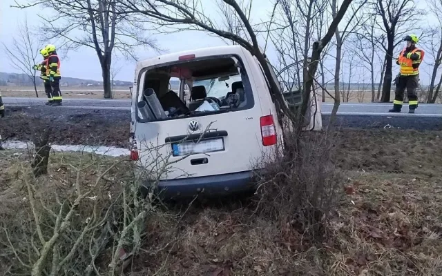 Ošklivě vyhlížející nehoda u Bezdězu se obešla bez zranění. Pomoc přivolal chytrý telefon