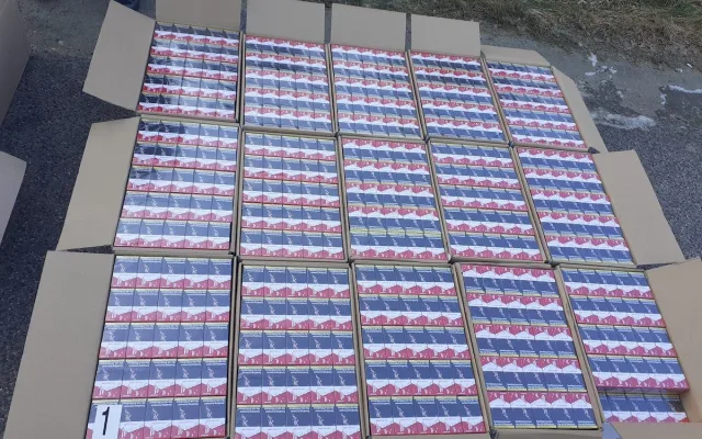 Liberečtí celníci mezi nábytkem v dodávce našli šest set kartónů cigaret