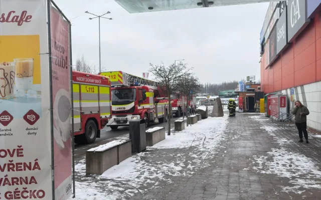 Požár v libereckém Géčku. V elektru hořelo, pět lidí se nadýchalo kouře