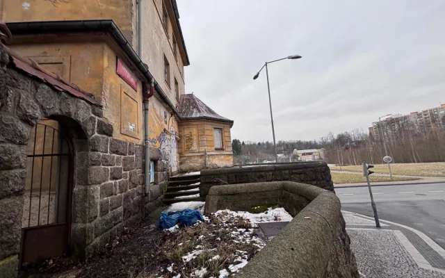Azylový dům pro ženy, muže či sociální byty. Liberec hledá, co s chátrajícím domem ve Dvorské