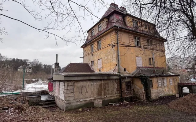 Azylový dům pro ženy, muže či sociální byty. Liberec hledá, co s chátrajícím domem ve Dvorské