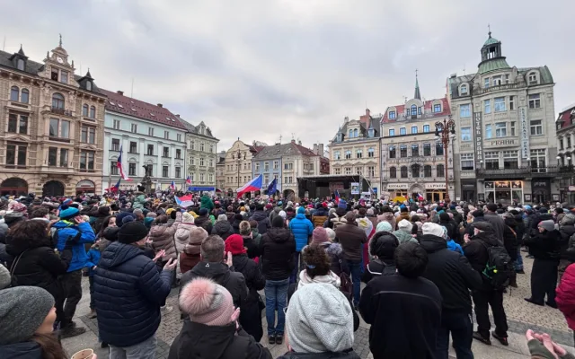 Podpořit prezidenta a demokracii přišlo v Liberci na dva tisíce lidí