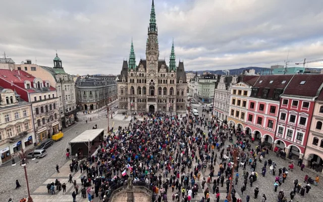 Podpořit prezidenta a demokracii přišlo v Liberci na dva tisíce lidí