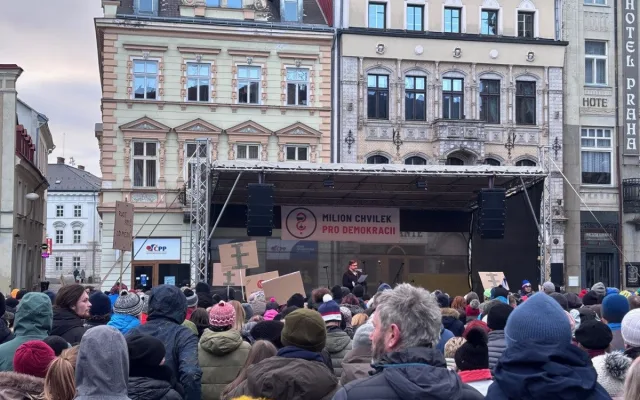 Podpořit prezidenta a demokracii přišlo v Liberci na dva tisíce lidí