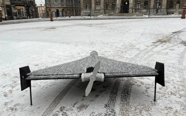I Liberec může být cíl. Před radnicí se objevil dron, který útočí na Ukrajinu