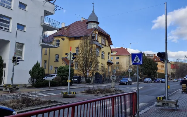 Zavřená Jablonecká, na Husovce semafory. Dopravní komplikace v Liberci začínají