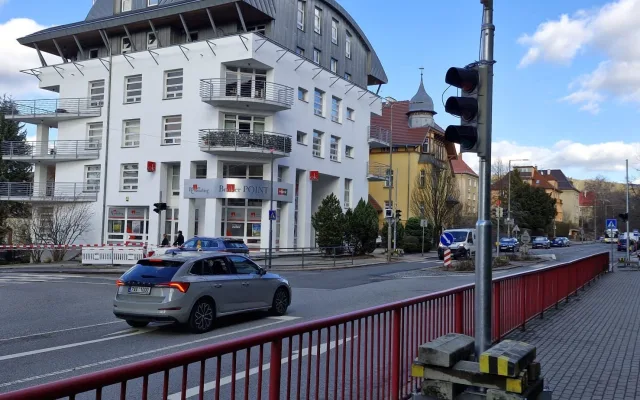 Zavřená Jablonecká, na Husovce semafory. Dopravní komplikace v Liberci začínají