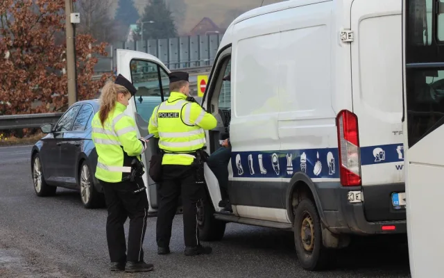 Policisté využili ke kontrolám řidičů speciální autobus. Odhalili přes 40 přestupků