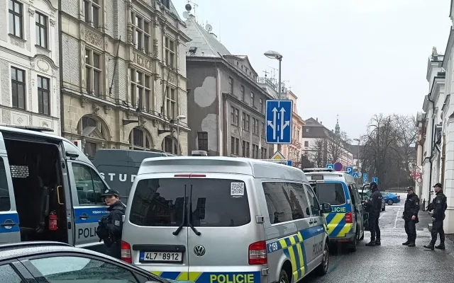 Policejní kontroly na stavbách: dělníci se schovávali v balících s polystyrenem