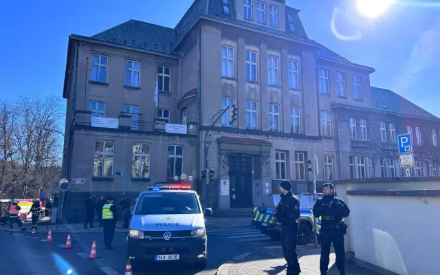 Policie evakuovala budovy liberecké průmyslovky. Anonym ohlásil bombu po e-mailu