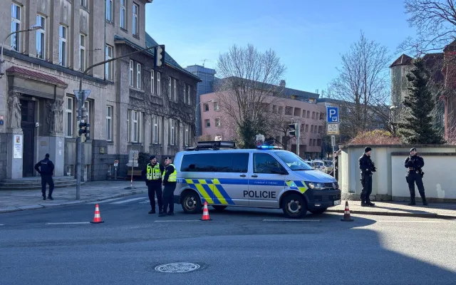 Policie evakuovala budovy liberecké průmyslovky. Anonym ohlásil bombu po e-mailu