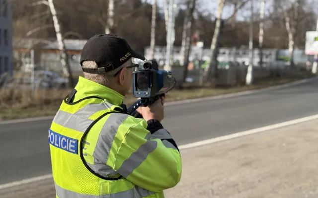 Policisté v Libereckém kraji se zaměřili na používání pásů. Využili dalekohledy