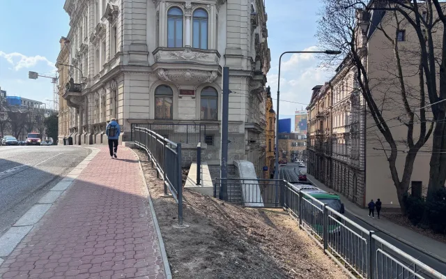 Schodiště u libereckého zámku je otevřené, MHD bude nadále jezdit Rumunskou ulicí
