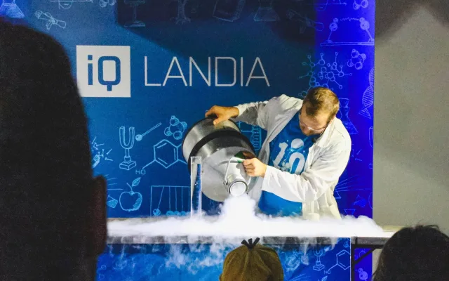 iQLANDIA zve na večerní misi do vesmíru: Late Night 2026