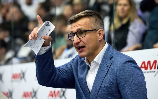 Závěrečný nápor nestačil. Úvodní čtvrtfinálovou bitvu play-off ovládly Karlovy Vary