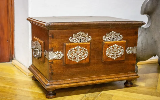 Cechovní truhly i mobiliář. Muzeum ve Frýdlantě představuje zrestaurované exponáty