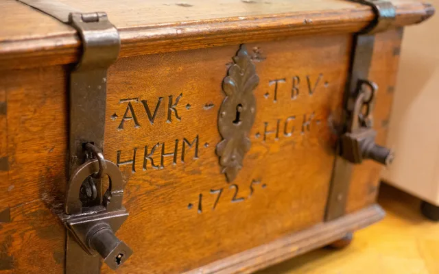Cechovní truhly i mobiliář. Muzeum ve Frýdlantě představuje zrestaurované exponáty