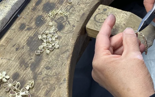 Turnovské muzeum vystavuje exkluzivní klenoty z výstavy EXPO zdobené diamanty a granáty