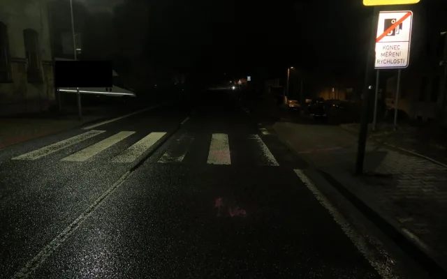 Řidič porazil v Lučanech na přechodu chlapce, z místa odjel. Policie hledá jeho i svědkyni
