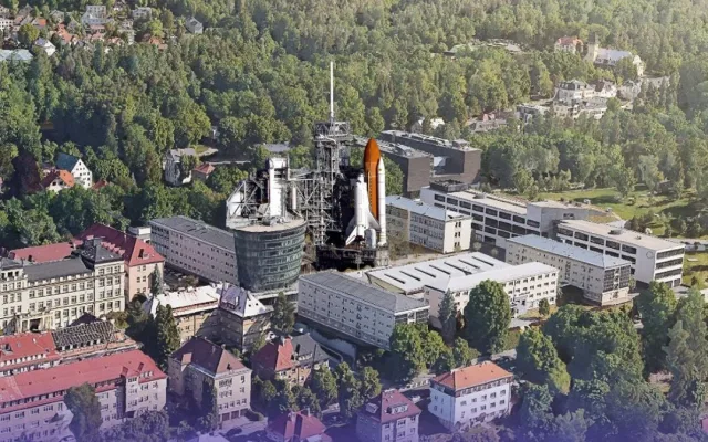Labubu v zoo, fantaskní budovy univerzity nebo odstřelovači v Mimoni. Apríl v kraji se povedl