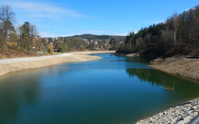 Tentokrát už doopravdy. Liberecká přehrada se začíná napouštět