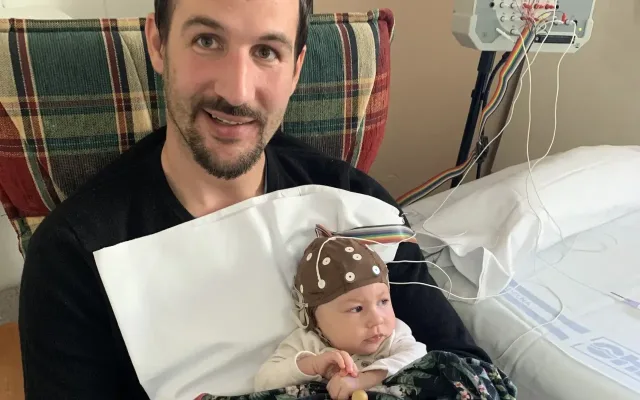 Pětiletá Natálka je mentálně na úrovni miminka, rodině chce pomoci bazárek
