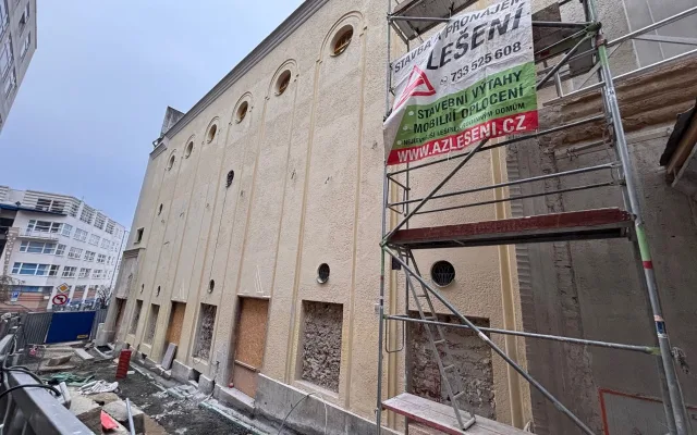 Oprava kina Varšava v Liberci potrvá déle, problém je s průsakem vody